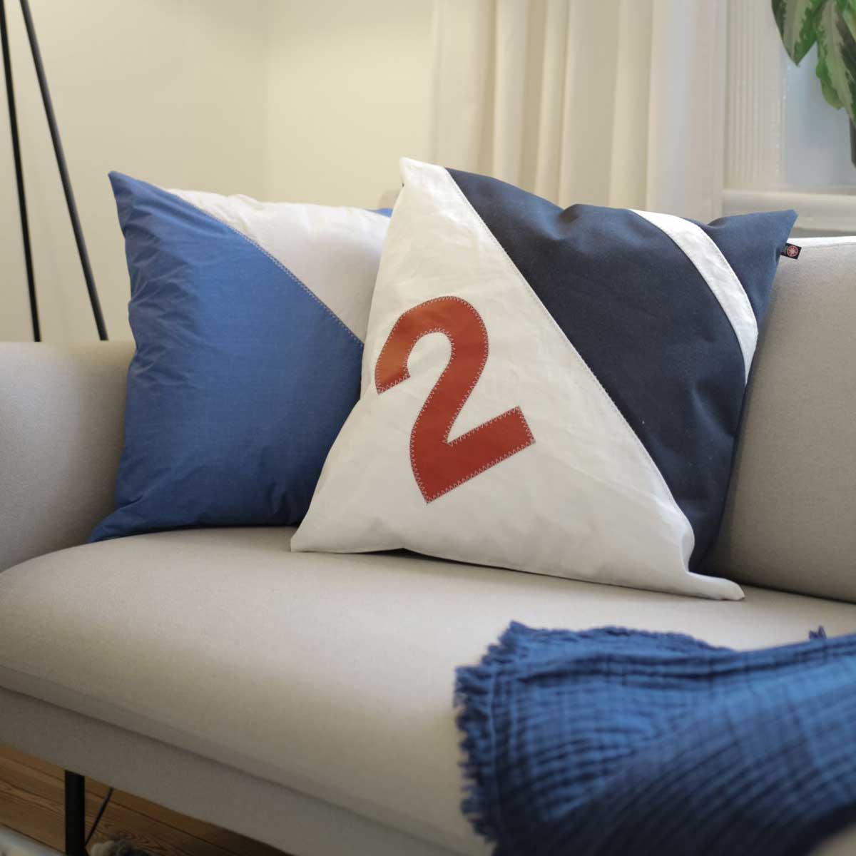 Outdoor Kissen Koje weiß blau Zahl rot