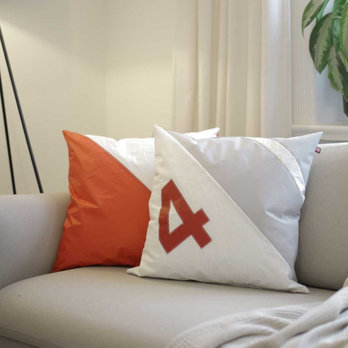 Outdoor Kissen Koje weiß grau Zahl orange