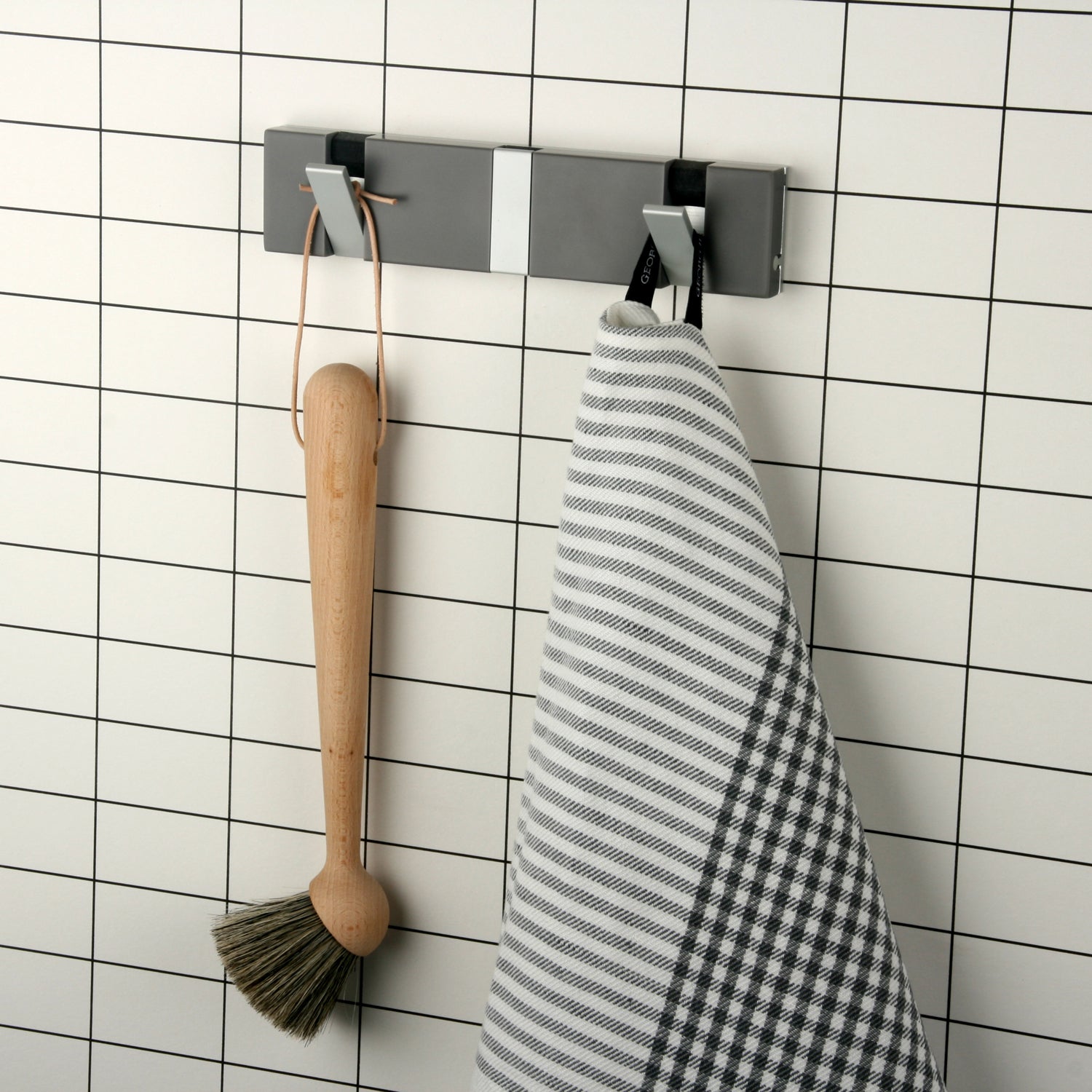 Garderobe Knax Lite 3 grau Luxus-Hakenleiste für Bad & Küche Länge 20 cm