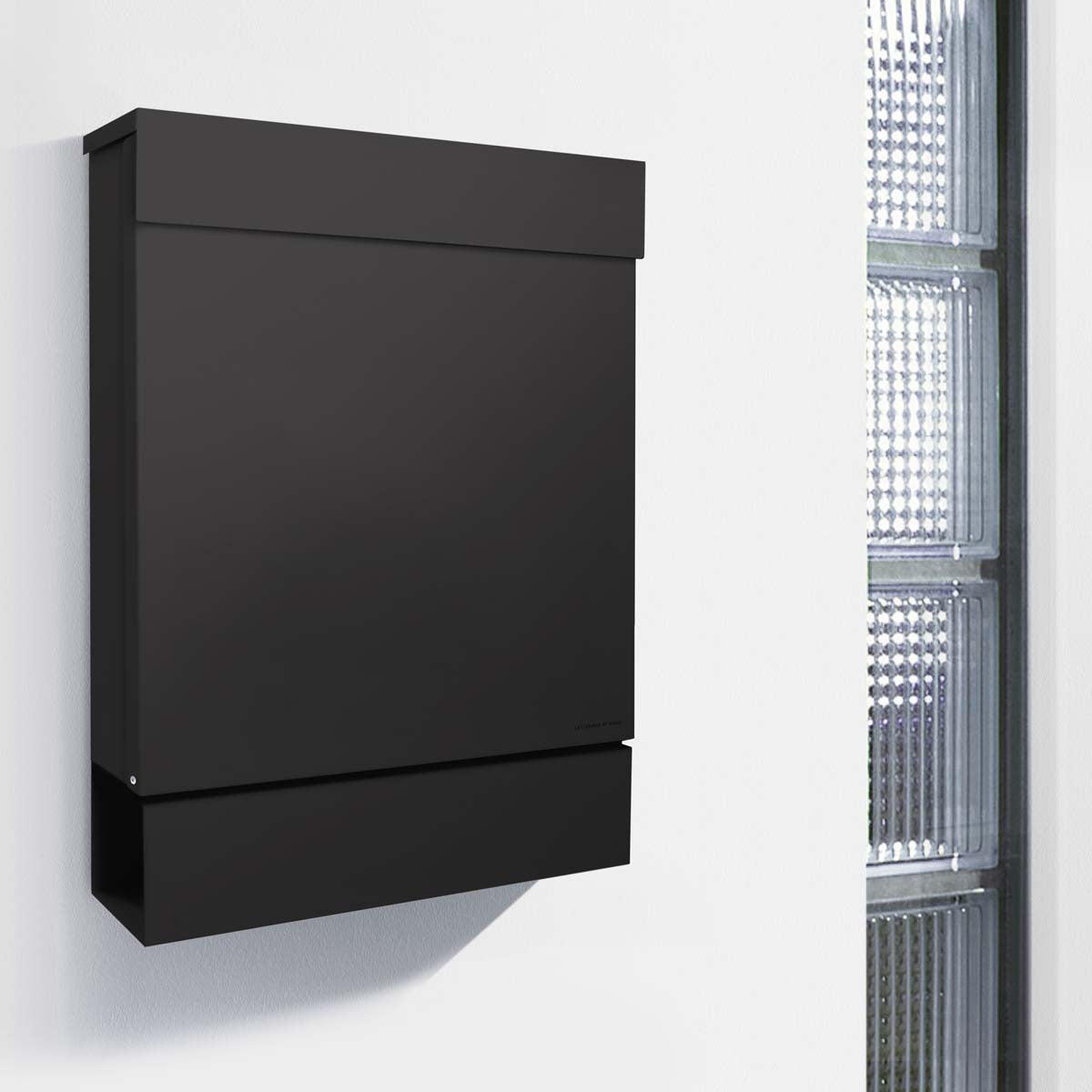 Letterman M schwarz Design-Briefkasten mit Zeitungsfach