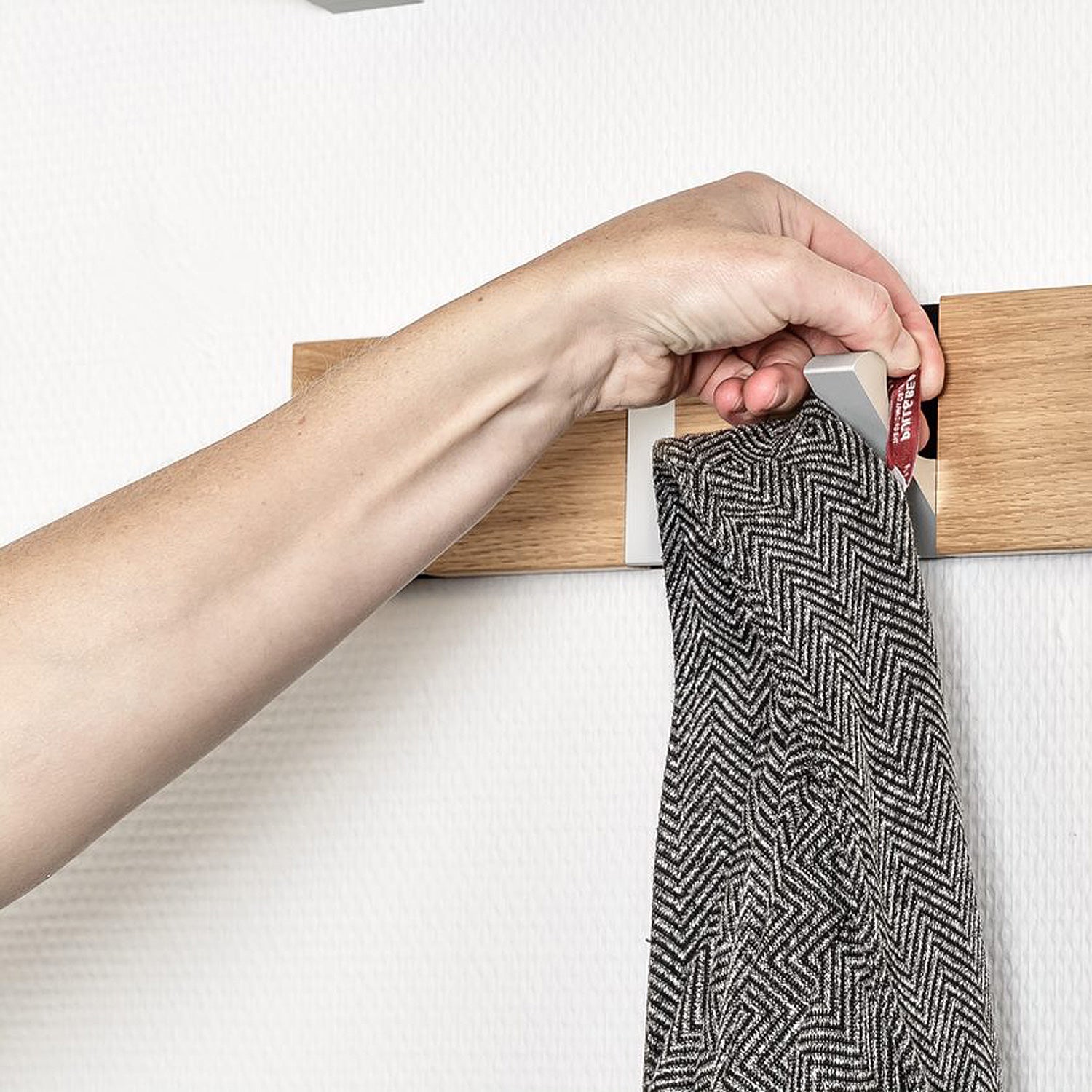 Garderobe Knax 6 Eiche gekalkt, mit Alu Haken klappbar