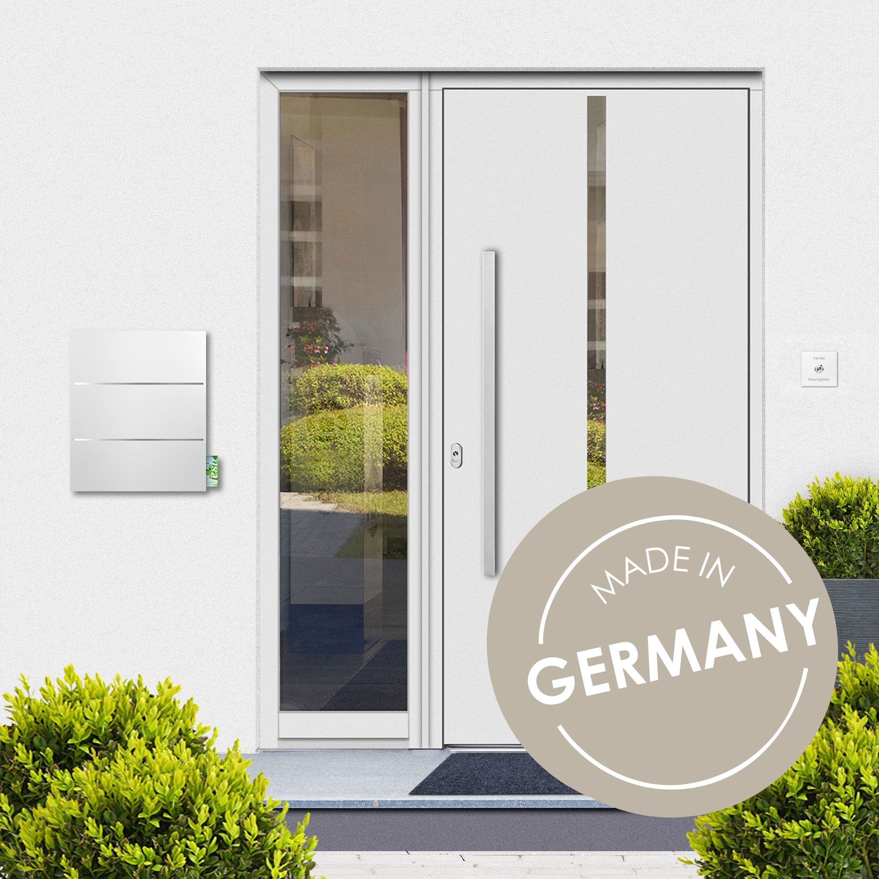 Hauseingang mit Briefkasten weiß