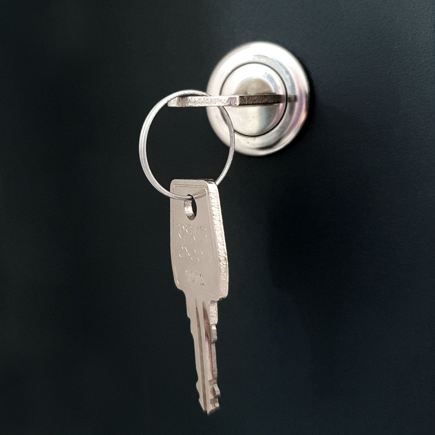 Box R V1 Ersatzschloss mit 2 Schlüsseln für Boxen 101-499 Türanschlag rechts