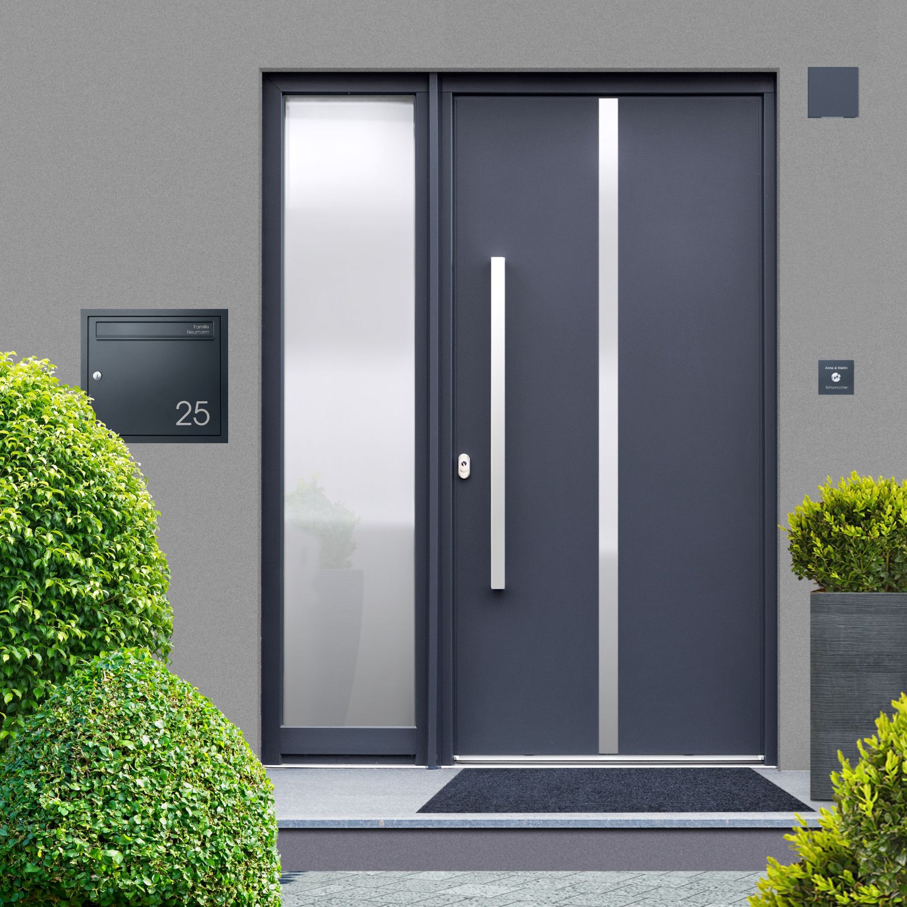 Passend für jeden modernen Hauseingang - Einbau-Briefkasten UP1 anthrazit personalisiert