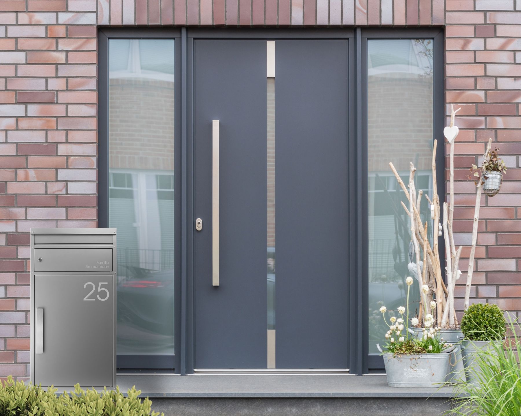 Moderne Paketbox silber mit Hausnummer und Name robust wetterfest passend für alle Hauseingänge