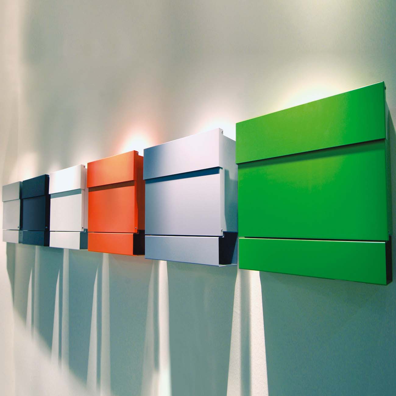 B-Ware Radius Briefkasten Letterman 4 silber mit LED-Klingel rot 560 C-KR