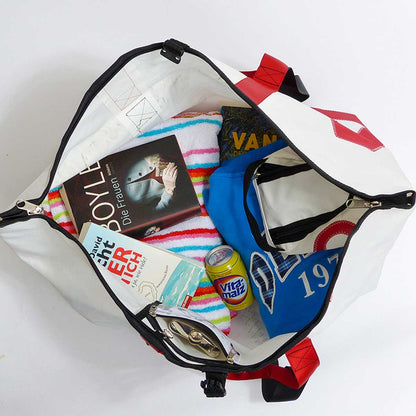 Reisetasche Kutter XL recyceltes Segeltuch Zahl rot