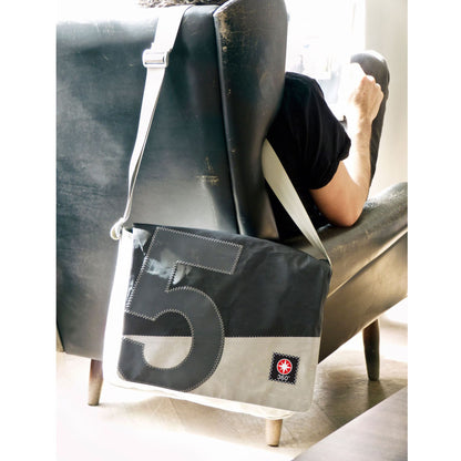 Handtasche Barkasse weiss-schwarz Zahl grau Laptoptasche 15 Zoll