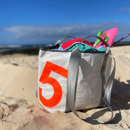 Reisetasche Schlepper Mini aus Segeltuch weiß Zahl grau