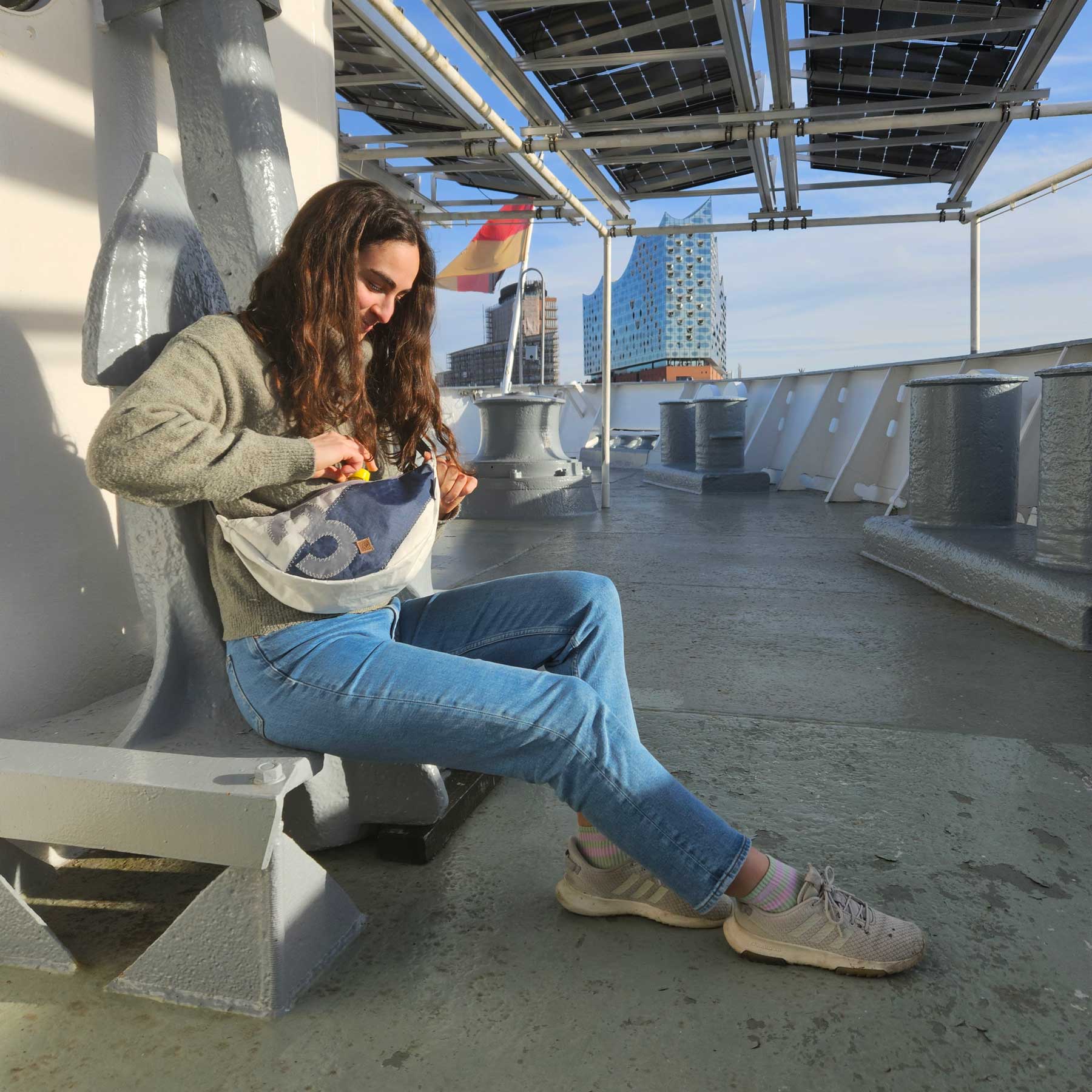 Handtasche Roop Moonbag Segeltuch weiß-blau