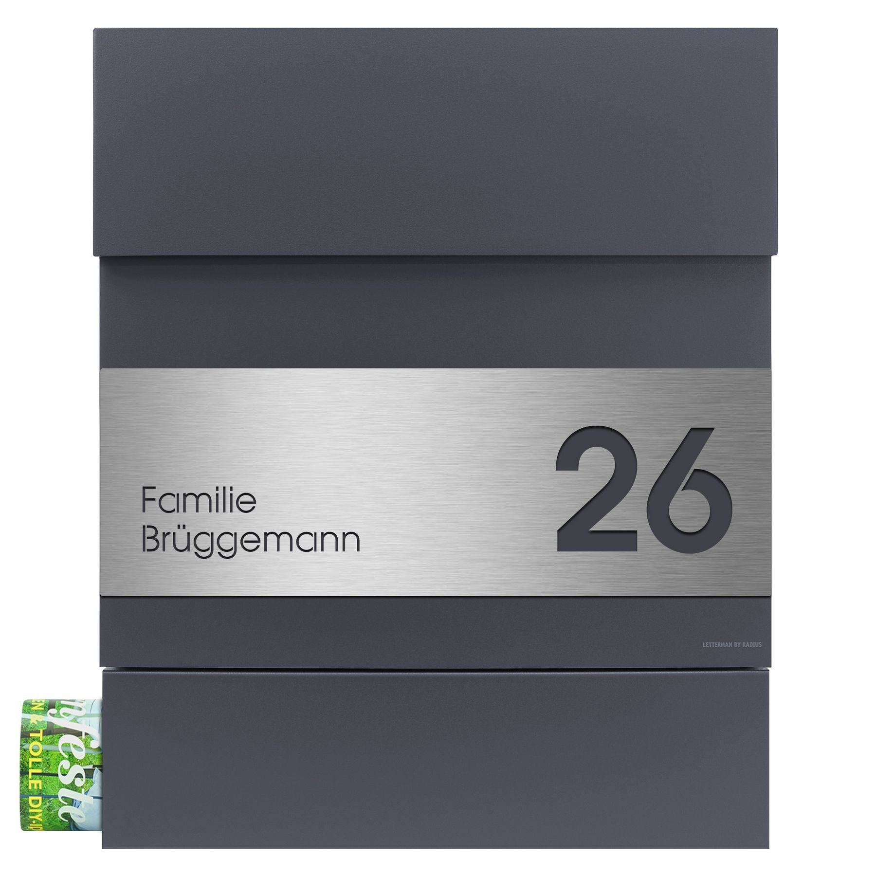Letterman 5 anthrazit mit Gravur Hausnummer und Name frontal