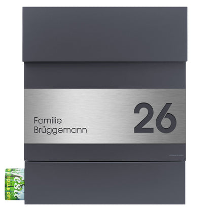 Letterman 5 anthrazit mit Gravur Hausnummer und Name frontal