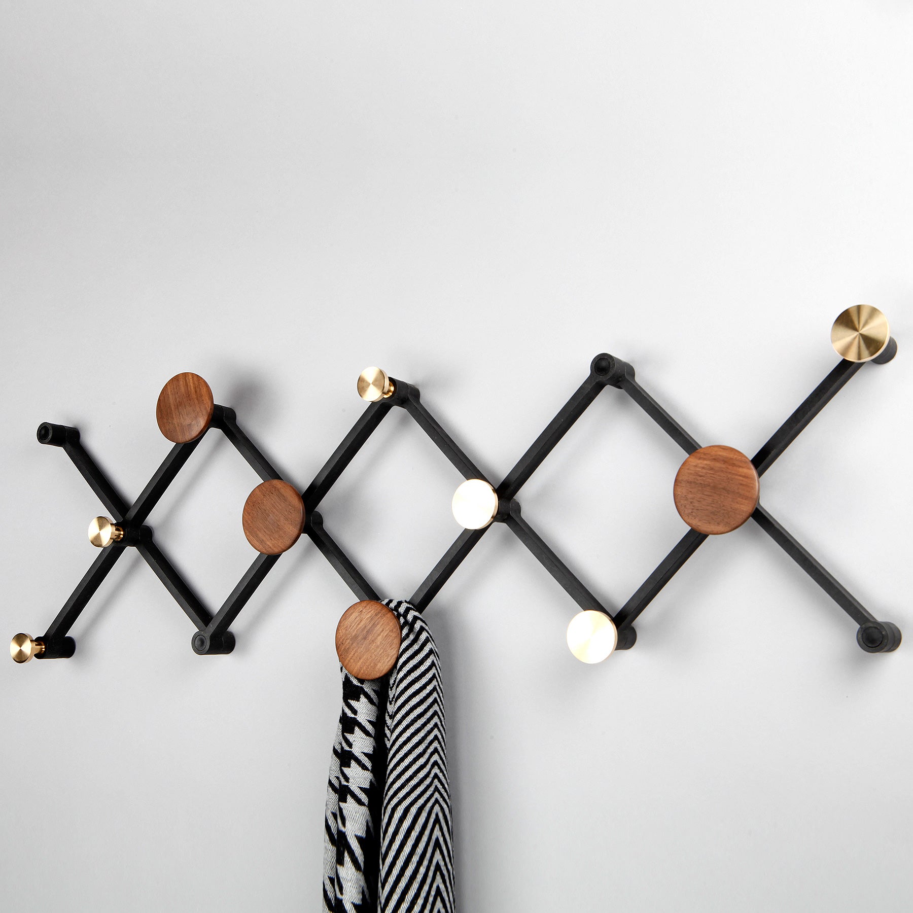 Garderobe X-Tend Walnuss modern und individuell