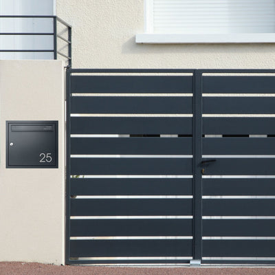 Passt sich jeder Umgebung an - Unterputz-Briefkasten personalisiert