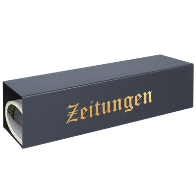 Zeitungsrolle mit Beschriftung Zeitungen