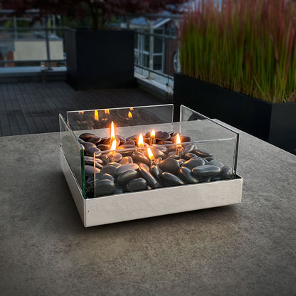 Fireplace quadratischer Tischkamin aus Edelstahl, Glas und Flusssteine 23 x 23 cm