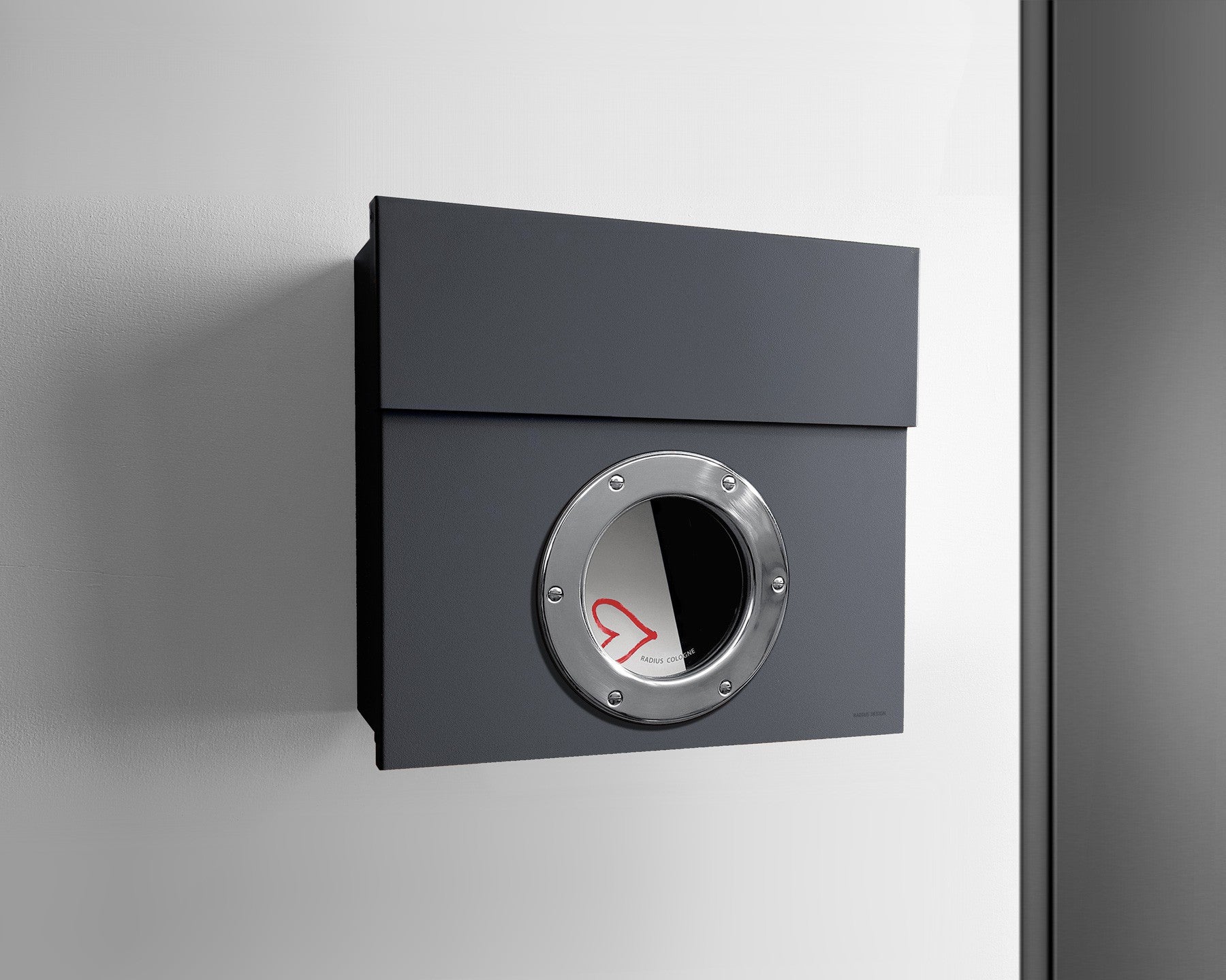 Letterman 1  Design Briefkasten mit Bullauge anthrazit (RAL 7016), verdecktes Schloss, moderner Wand-Postkasten