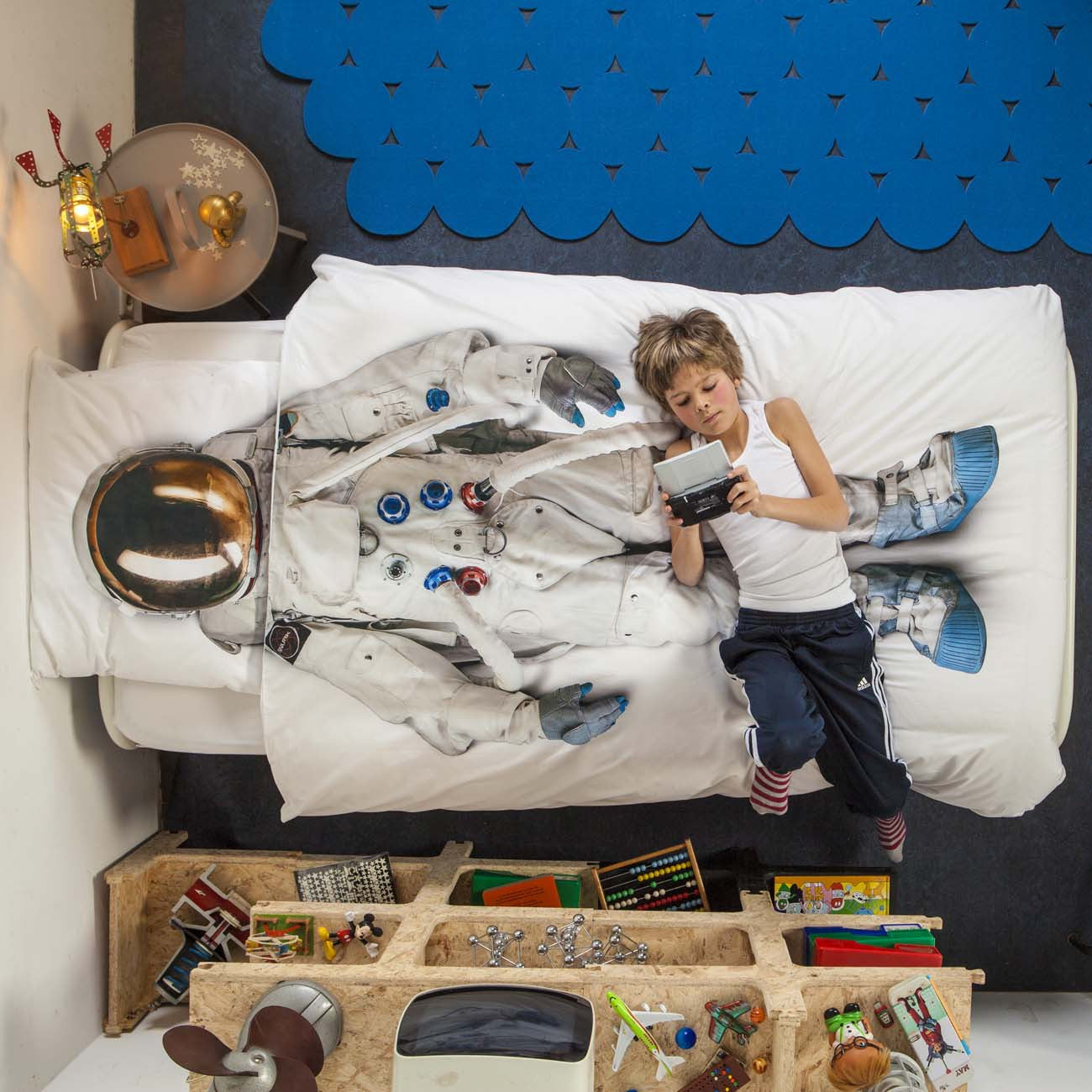 Schwerelos im Weltall - Bettwäsche Astronaut - reine Baumwolle -trocknergeeignet