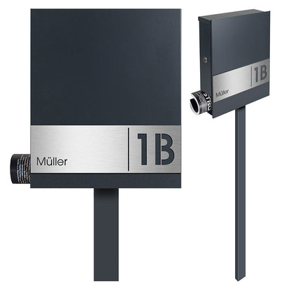 Standbriefkasten mit Zeitungsfach anthrazit-grau (RAL 7016) inkl. Gravur SBox 111rb Briefkasten mit Pfosten (einbetonieren) mit Gravur Schloß links