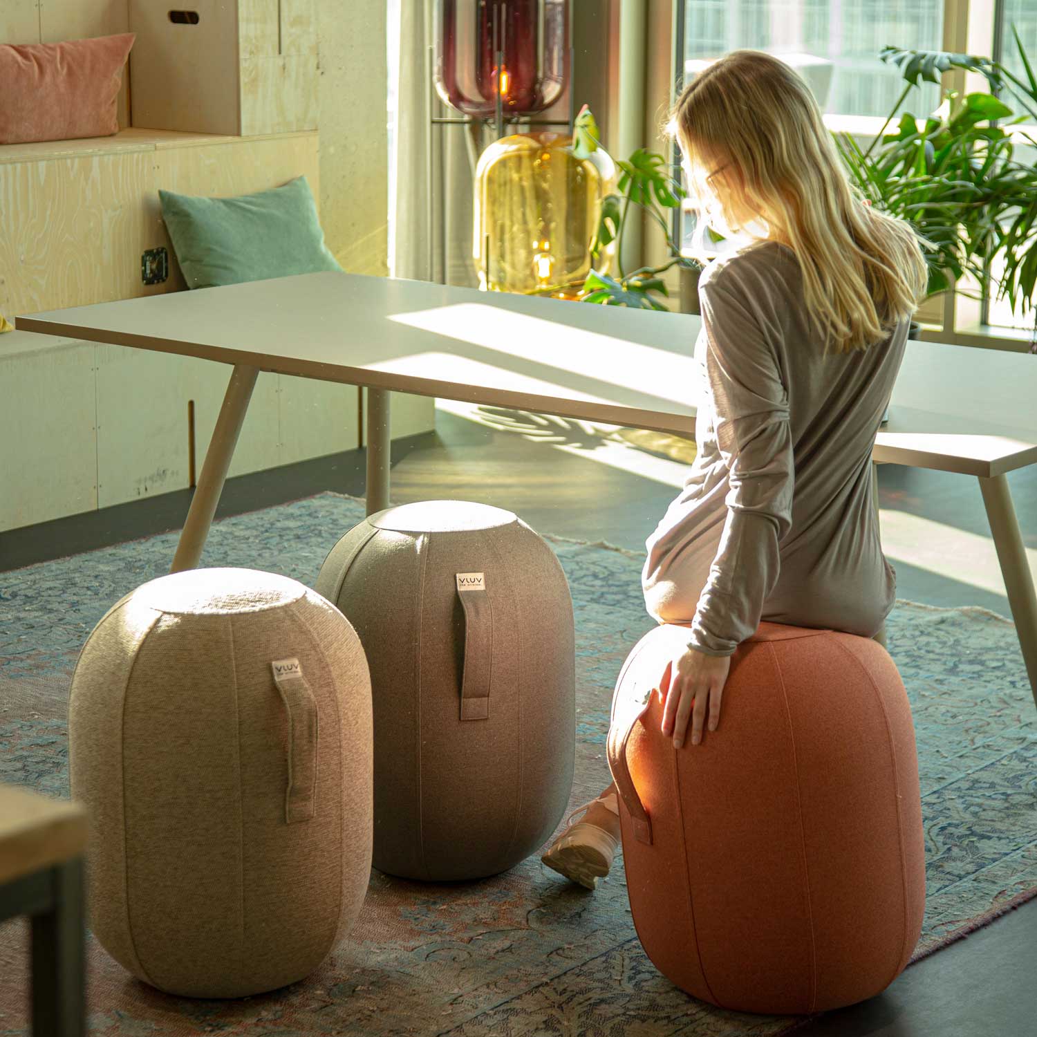 Balancehocker Kapsul M Stov 55 cm concrete